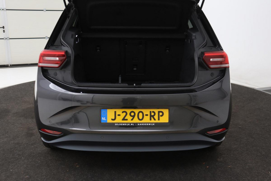 Volkswagen ID.3 First Plus 58 kWh | Stoel & stuurverwarming | Adaptive cruise | Matrix LED | Carplay | Keyless | Navigatie | Camera | Navigatie