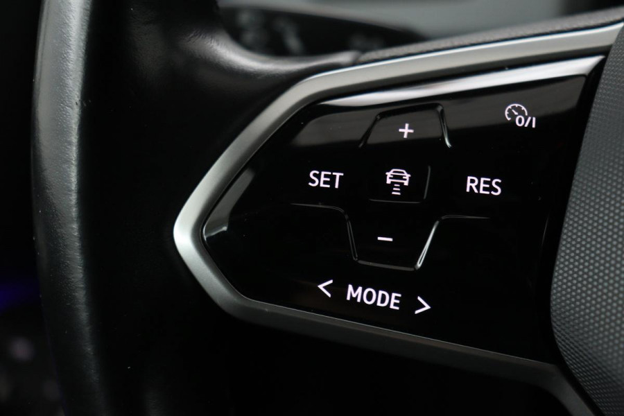 Volkswagen ID.3 First Plus 58 kWh | Stoel & stuurverwarming | Adaptive cruise | Matrix LED | Carplay | Keyless | Navigatie | Camera | Navigatie