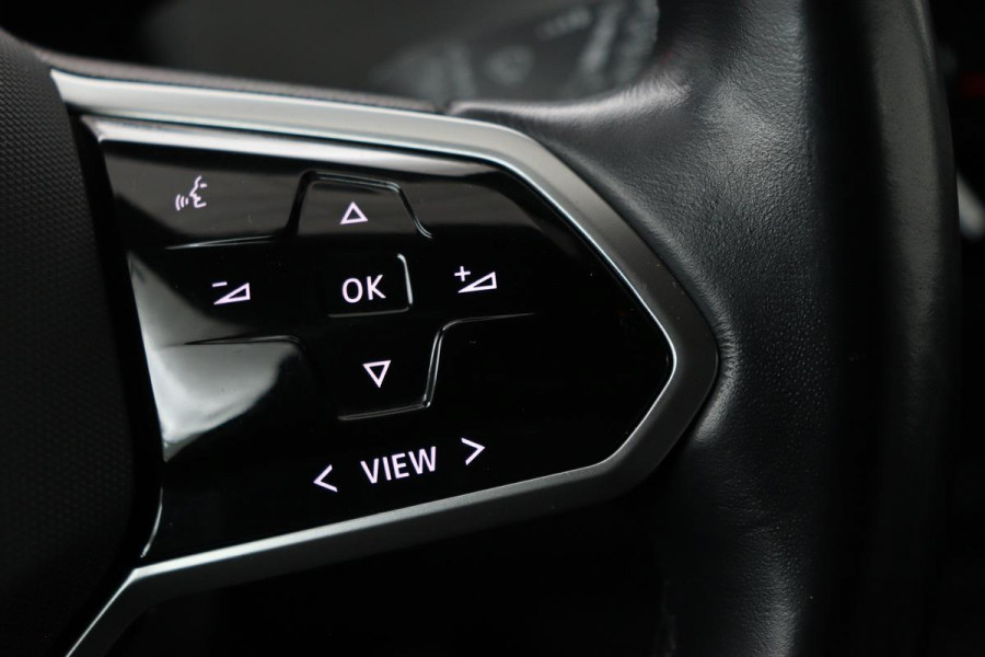 Volkswagen ID.3 First Plus 58 kWh | Stoel & stuurverwarming | Adaptive cruise | Matrix LED | Carplay | Keyless | Navigatie | Camera | Navigatie