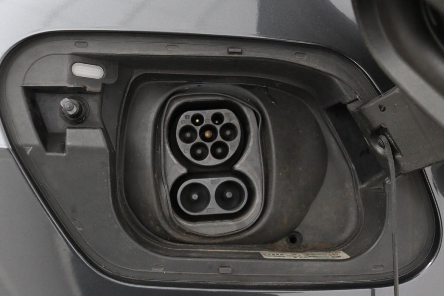 Volkswagen ID.3 First Plus 58 kWh | Stoel & stuurverwarming | Adaptive cruise | Matrix LED | Carplay | Keyless | Navigatie | Camera | Navigatie