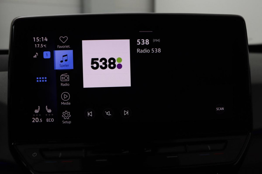 Volkswagen ID.3 First Plus 58 kWh | Stoel & stuurverwarming | Adaptive cruise | Matrix LED | Carplay | Keyless | Navigatie | Camera | Navigatie