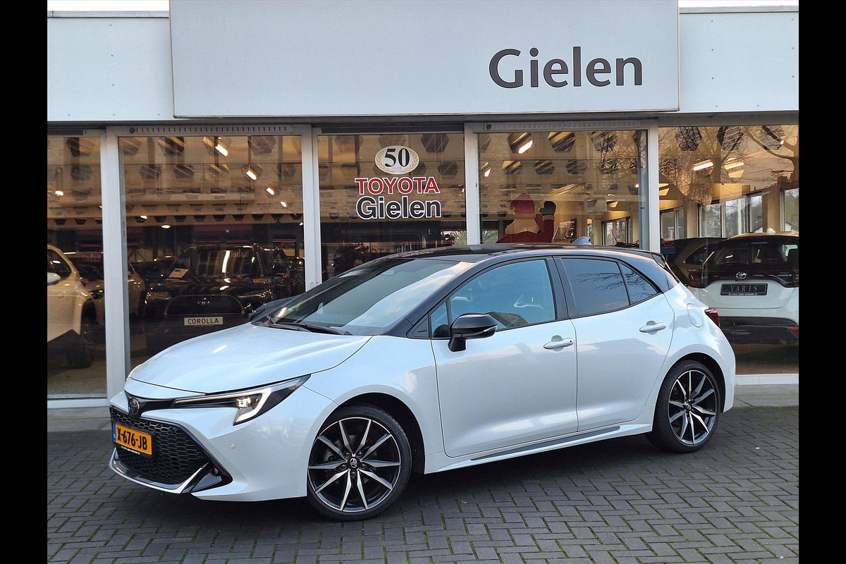 Toyota Corolla 1.8 Hybrid 140pk GR Sport | Eerste eigenaar, Half Leer, LED, Stoelverwarming, Parkeersensoren, Keyless, Parelmoer wit Toyota Corolla 1.8 Hybrid 140pk GR Sport | Eerste eigenaar, Half Leer, LED, Stoelverwarming, Parkeersensoren, Keyless, Parelmoer wit