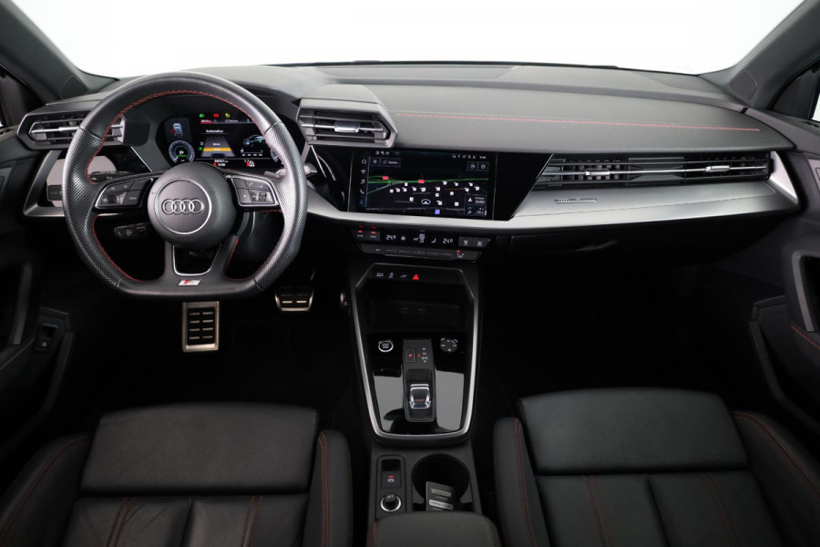 Audi A3 Sportback 45 TFSI e S edition Competition 245 pk S-tronic | Lederen bekleding | Navigatie | Parkeersensoren achter | LED koplampen | S-Line |