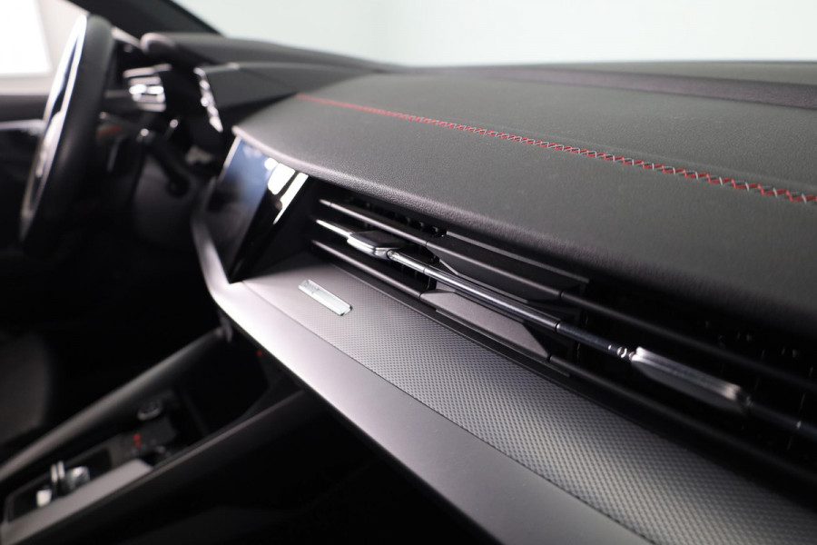 Audi A3 Sportback 45 TFSI e S edition Competition 245 pk S-tronic | Lederen bekleding | Navigatie | Parkeersensoren achter | LED koplampen | S-Line |