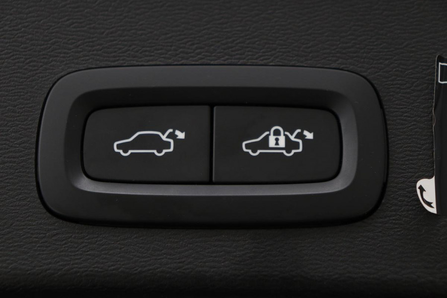 Volvo XC40 1.5 T4 Recharge Inscription | Panoramadak | Stoel & stuurverwarming | Carplay | Camera | Navigatie | Full LED | Parkeerhulp
