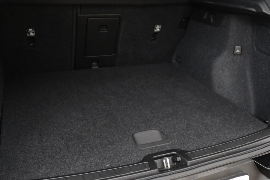 Volvo XC40 1.5 T4 Recharge Inscription | Panoramadak | Stoel & stuurverwarming | Carplay | Camera | Navigatie | Full LED | Parkeerhulp
