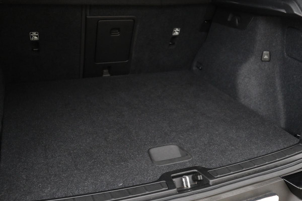 Volvo XC40 1.5 T4 Recharge Inscription | Panoramadak | Stoel & stuurverwarming | Carplay | Camera | Navigatie | Full LED | Parkeerhulp
