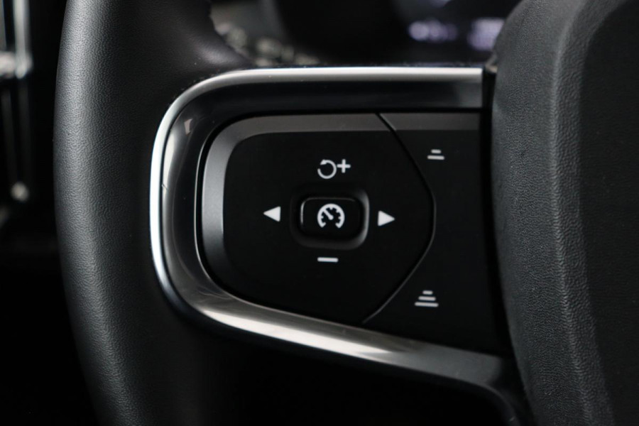 Volvo XC40 1.5 T4 Recharge Inscription | Panoramadak | Stoel & stuurverwarming | Carplay | Camera | Navigatie | Full LED | Parkeerhulp