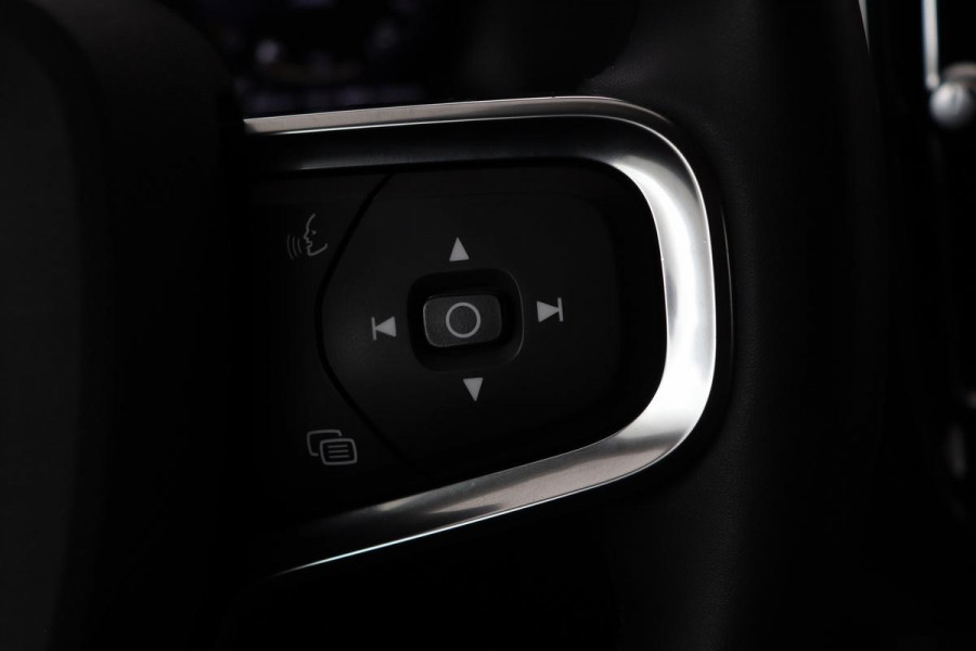 Volvo XC40 1.5 T4 Recharge Inscription | Panoramadak | Stoel & stuurverwarming | Carplay | Camera | Navigatie | Full LED | Parkeerhulp