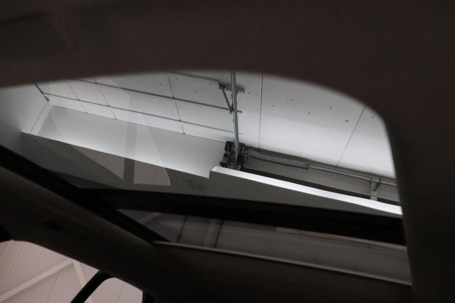 Volvo XC40 1.5 T4 Recharge Inscription | Panoramadak | Stoel & stuurverwarming | Carplay | Camera | Navigatie | Full LED | Parkeerhulp