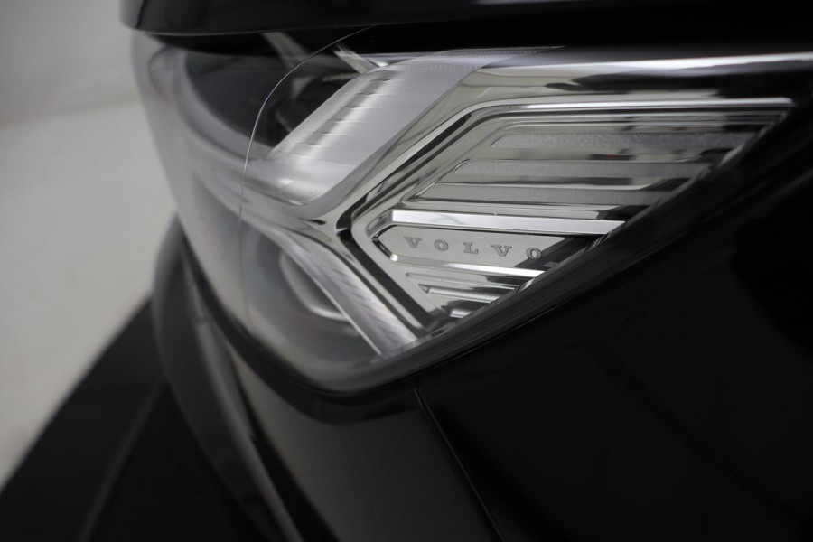 Volvo XC40 1.5 T4 Recharge Inscription | Panoramadak | Stoel & stuurverwarming | Carplay | Camera | Navigatie | Full LED | Parkeerhulp