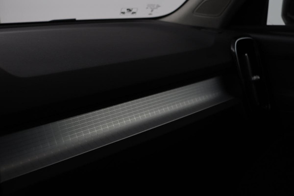 Volvo XC40 1.5 T4 Recharge Inscription | Panoramadak | Stoel & stuurverwarming | Carplay | Camera | Navigatie | Full LED | Parkeerhulp