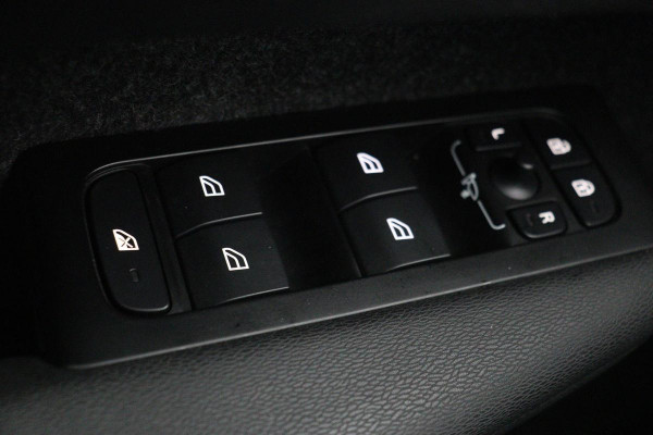 Volvo XC40 1.5 T4 Recharge Inscription | Panoramadak | Stoel & stuurverwarming | Carplay | Camera | Navigatie | Full LED | Parkeerhulp