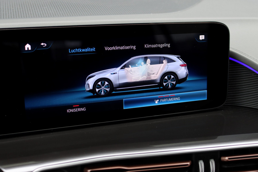 Mercedes-Benz EQC 400 4MATIC AMG Line Premium+ 80 kWh | ex BTW € 34.000,- | Schuifdak | Distronic+ | Memory | Surround Camera | HUD | Leder | Trekhaak | Keyless Go | Augmented Reality | Rijassistentiepakket |