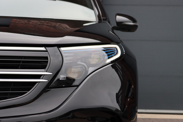 Mercedes-Benz EQC 400 4MATIC AMG Line Premium+ 80 kWh | ex BTW € 34.000,- | Schuifdak | Distronic+ | Memory | Surround Camera | HUD | Leder | Trekhaak | Keyless Go | Augmented Reality | Rijassistentiepakket |