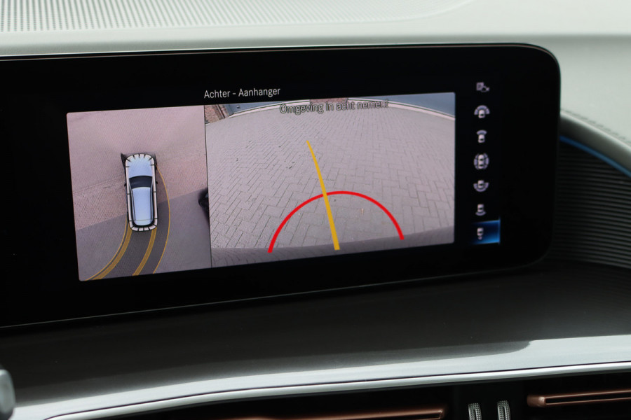Mercedes-Benz EQC 400 4MATIC AMG Line Premium+ 80 kWh | ex BTW € 34.000,- | Schuifdak | Distronic+ | Memory | Surround Camera | HUD | Leder | Trekhaak | Keyless Go | Augmented Reality | Rijassistentiepakket |