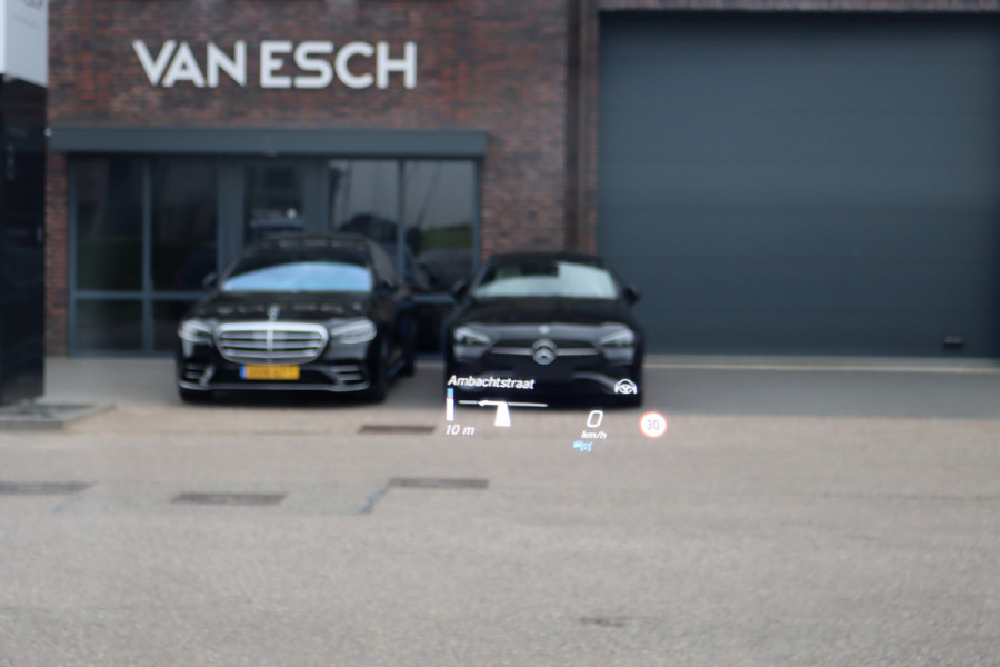 Mercedes-Benz EQC 400 4MATIC AMG Line Premium+ 80 kWh | ex BTW € 34.000,- | Schuifdak | Distronic+ | Memory | Surround Camera | HUD | Leder | Trekhaak | Keyless Go | Augmented Reality | Rijassistentiepakket |