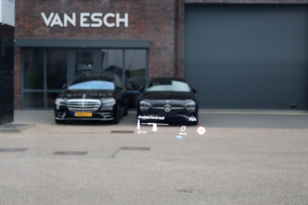 Mercedes-Benz EQC 400 4MATIC AMG Line Premium+ 80 kWh | ex BTW € 34.000,- | Schuifdak | Distronic+ | Memory | Surround Camera | HUD | Leder | Trekhaak | Keyless Go | Augmented Reality | Rijassistentiepakket |