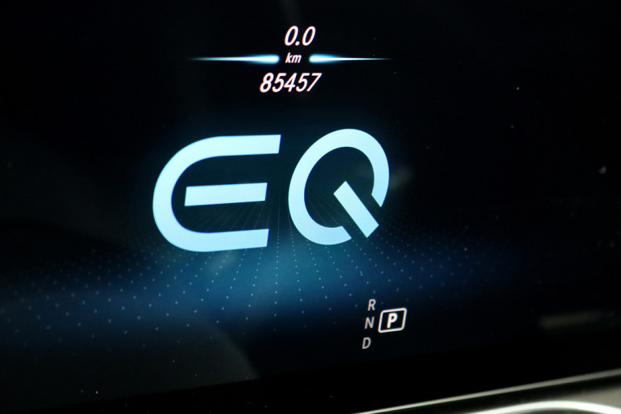 Mercedes-Benz EQC 400 4MATIC AMG Line Premium+ 80 kWh | ex BTW € 34.000,- | Schuifdak | Distronic+ | Memory | Surround Camera | HUD | Leder | Trekhaak | Keyless Go | Augmented Reality | Rijassistentiepakket |
