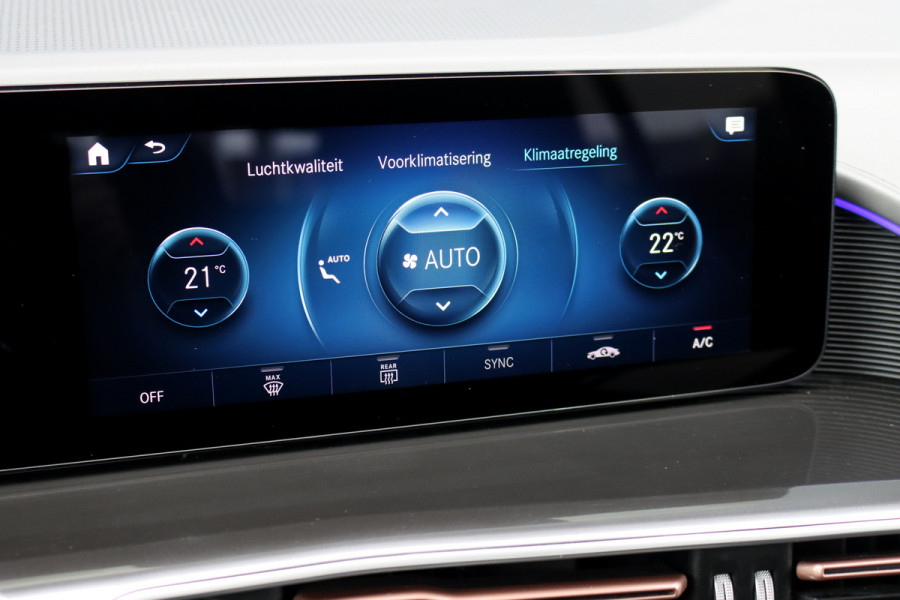 Mercedes-Benz EQC 400 4MATIC AMG Line Premium+ 80 kWh | ex BTW € 34.000,- | Schuifdak | Distronic+ | Memory | Surround Camera | HUD | Leder | Trekhaak | Keyless Go | Augmented Reality | Rijassistentiepakket |