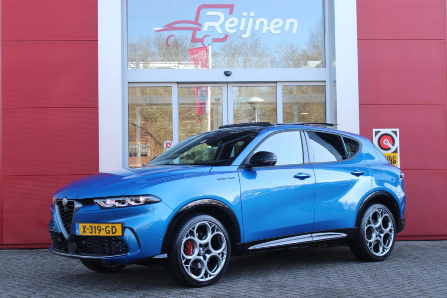 Alfa Romeo Tonale 1.3T PHEV Q4 280PK Edizione Speciale | PANORAMISCH SCHUIF / KANTELDAK | HARMAN CARDON PREMIUM AUDIO  | LEDEREN BEKLEDING | VOORSTOELEN / STUUR VERWARMD | VOORSTOELEN GEVENTILEERD | VOORSTOELEN ELEKTRISCH VERSTELBAAR MET GEHEUGEN FUNCTIE | APPLE CARPLAY / ANDROID AUTO | 360° CAMERA | DODEHOEK DETECTIE | 20"INCH LICHTMETALEN VELGEN | ADAPTIVE CRUISE CONTROL | KEYLESS ENTRY / START | ELEKTRISCH BEDIENBARE ACHTERKLEP | DRAADLOZE TELEFOONLADER | SFEER VERLICHTING | DONKERE HEMELBEKLEDING |