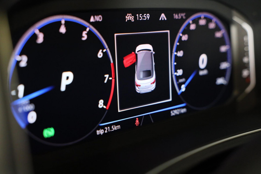 Volkswagen T-Roc Cabrio 1.5 TSI R-Line / AUT / Acc / Digital Cockpit / Lane Assist / Dode Hoek / Leder / Camera / Navi / 20 Inch