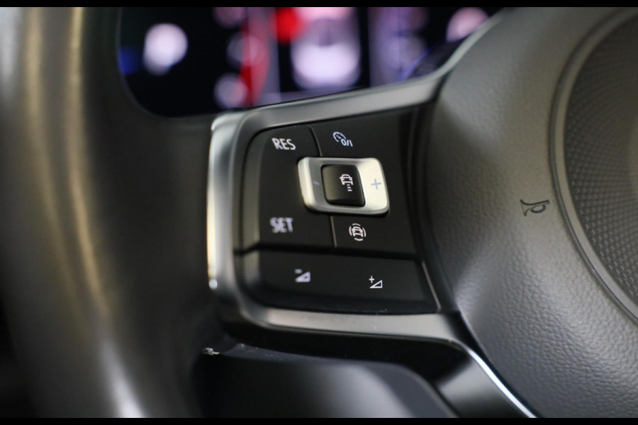 Volkswagen T-Roc Cabrio 1.5 TSI R-Line / AUT / Acc / Digital Cockpit / Lane Assist / Dode Hoek / Leder / Camera / Navi / 20 Inch