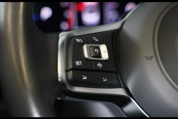 Volkswagen T-Roc Cabrio 1.5 TSI R-Line / AUT / Acc / Digital Cockpit / Lane Assist / Dode Hoek / Leder / Camera / Navi / 20 Inch