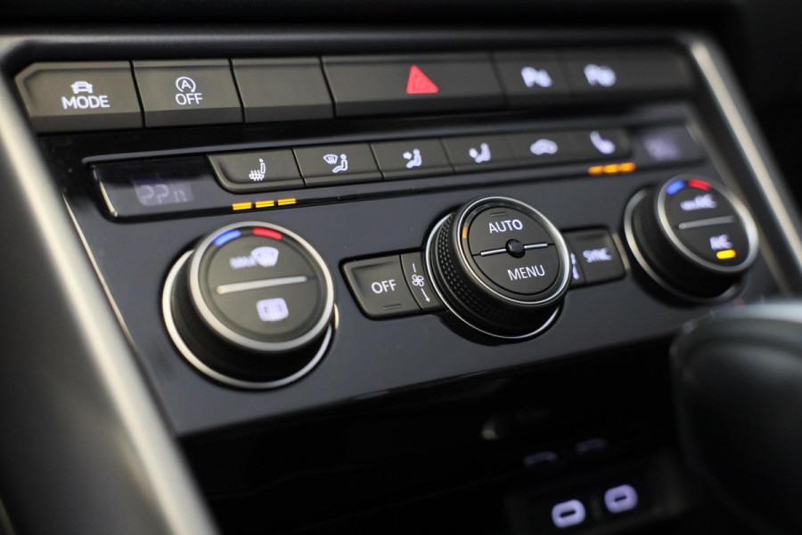 Volkswagen T-Roc Cabrio 1.5 TSI R-Line / AUT / Acc / Digital Cockpit / Lane Assist / Dode Hoek / Leder / Camera / Navi / 20 Inch