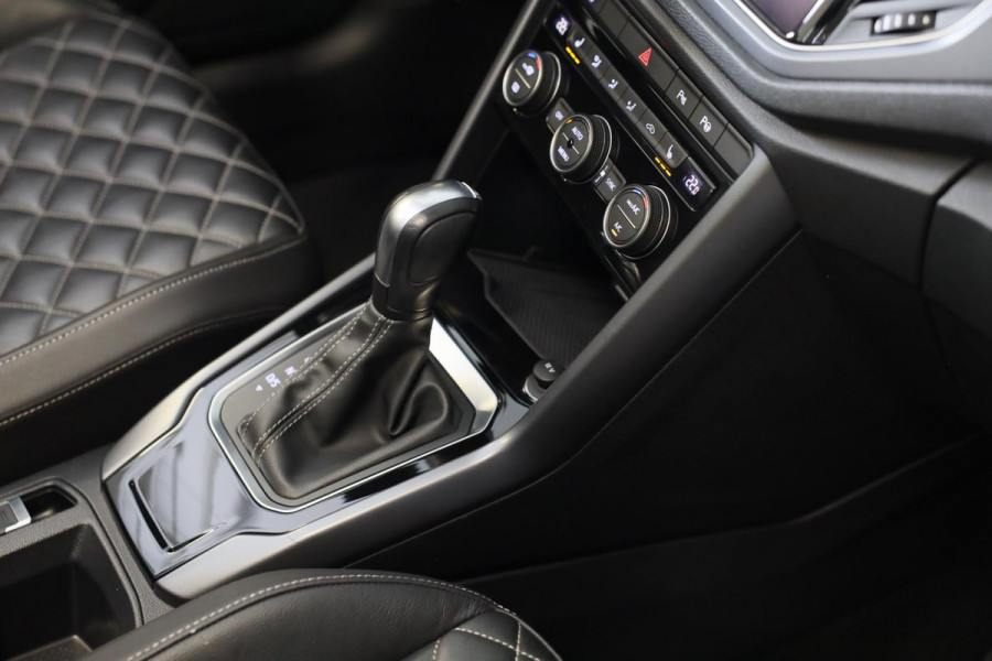 Volkswagen T-Roc Cabrio 1.5 TSI R-Line / AUT / Acc / Digital Cockpit / Lane Assist / Dode Hoek / Leder / Camera / Navi / 20 Inch