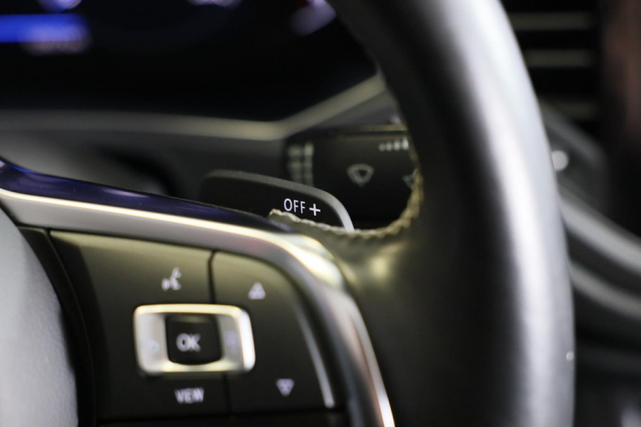 Volkswagen T-Roc Cabrio 1.5 TSI R-Line / AUT / Acc / Digital Cockpit / Lane Assist / Dode Hoek / Leder / Camera / Navi / 20 Inch
