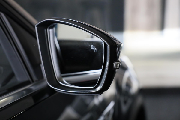 Volkswagen T-Roc Cabrio 1.5 TSI R-Line / AUT / Acc / Digital Cockpit / Lane Assist / Dode Hoek / Leder / Camera / Navi / 20 Inch
