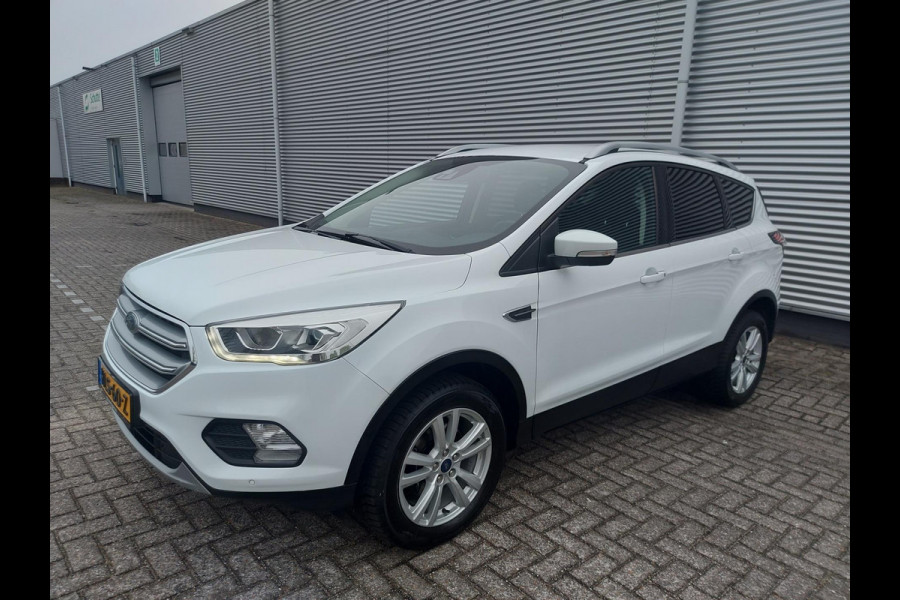 Ford Kuga 1.5 EcoBoost Titanium ,airco,cruise,parkeersensoren,navigatie/camera,afneembaretrekhaak,