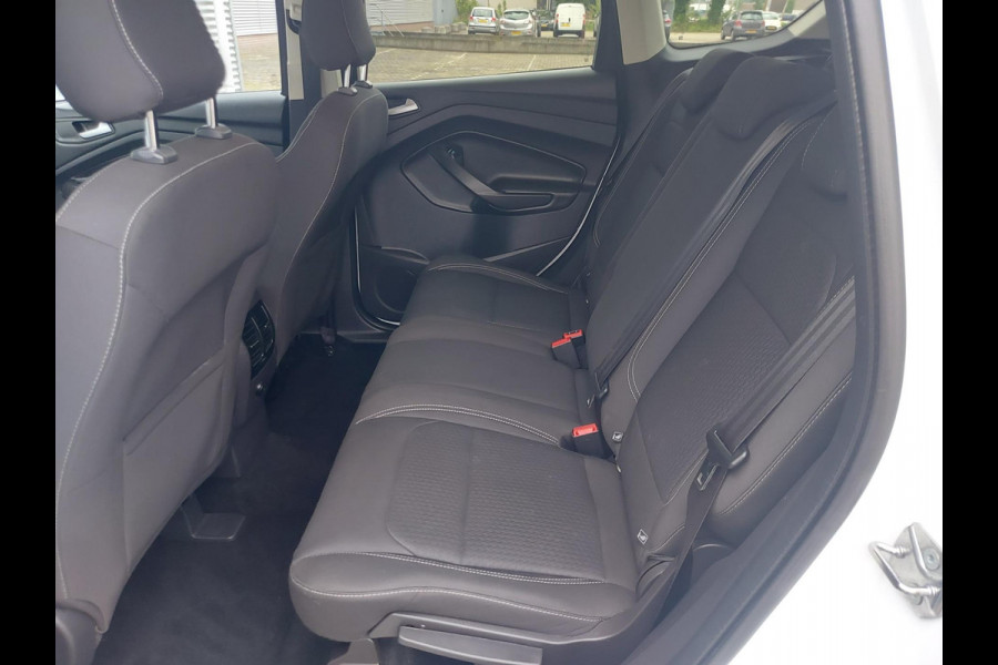 Ford Kuga 1.5 EcoBoost Titanium ,airco,cruise,parkeersensoren,navigatie/camera,afneembaretrekhaak,