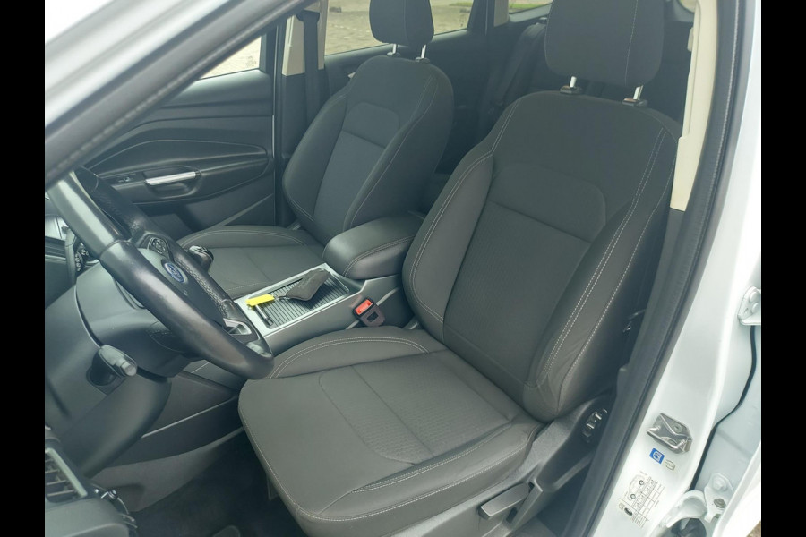 Ford Kuga 1.5 EcoBoost Titanium ,airco,cruise,parkeersensoren,navigatie/camera,afneembaretrekhaak,