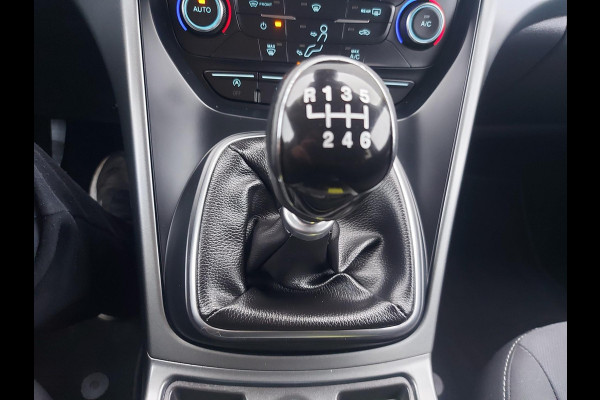 Ford Kuga 1.5 EcoBoost Titanium ,airco,cruise,parkeersensoren,navigatie/camera,afneembaretrekhaak,