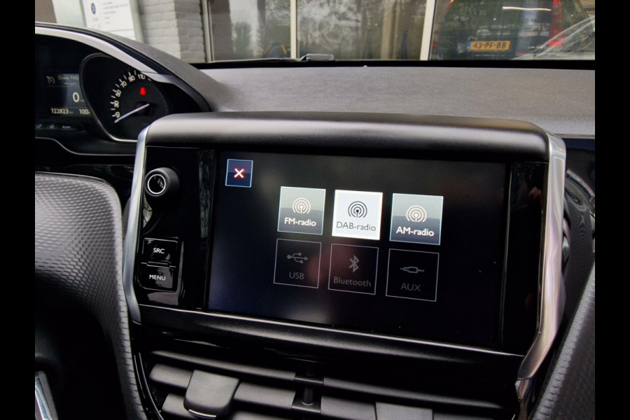 Peugeot 2008 1.2 PureTech Allure|automaat|Pano|Trekhaak|Parelmoer|Cruise|Carplay|