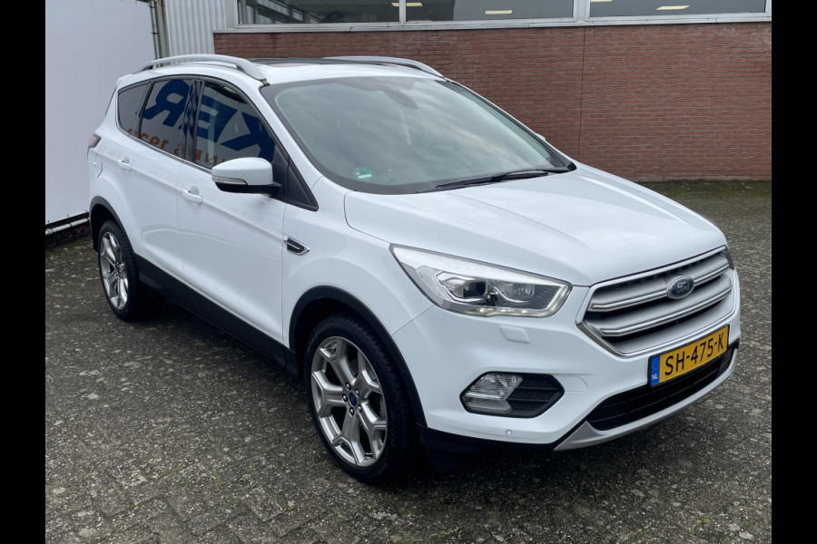 Ford Kuga 1.5 EcoB. Titanium TREKHAAK/PANO/CAMERA/ELEKTR.ACHTERKLEP/XENON