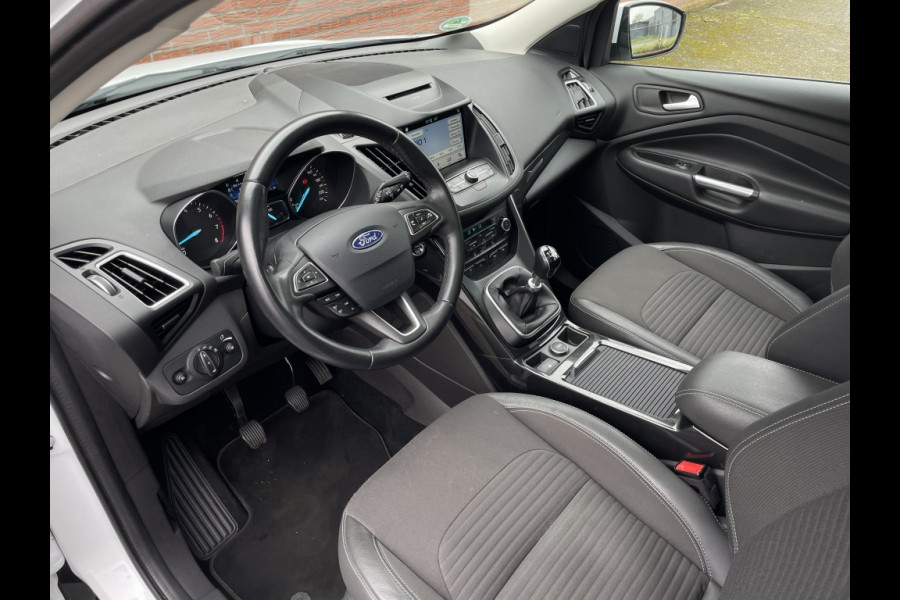 Ford Kuga 1.5 EcoB. Titanium TREKHAAK/PANO/CAMERA/ELEKTR.ACHTERKLEP/XENON
