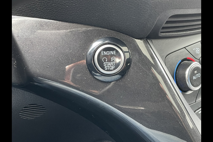 Ford Kuga 1.5 EcoB. Titanium TREKHAAK/PANO/CAMERA/ELEKTR.ACHTERKLEP/XENON