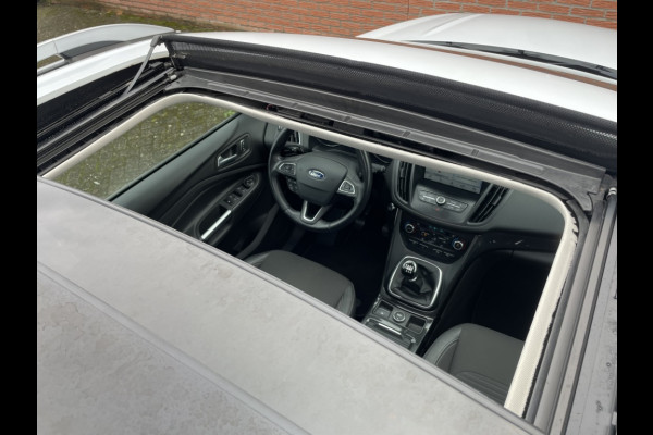 Ford Kuga 1.5 EcoB. Titanium TREKHAAK/PANO/CAMERA/ELEKTR.ACHTERKLEP/XENON
