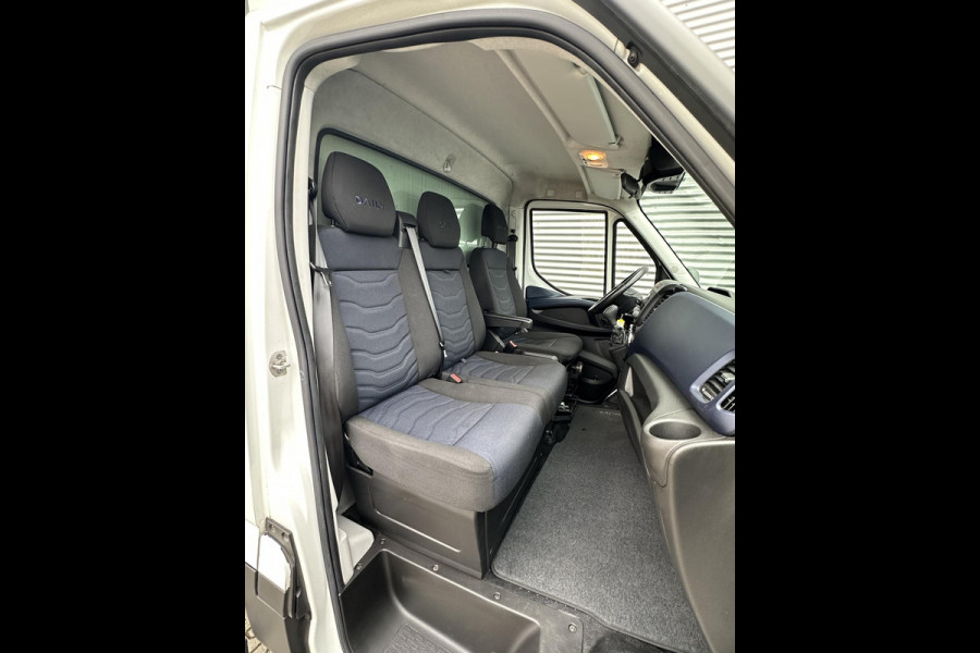 Iveco Daily 35C18 3.0 180pk Bakwagen met laadklep Automaat