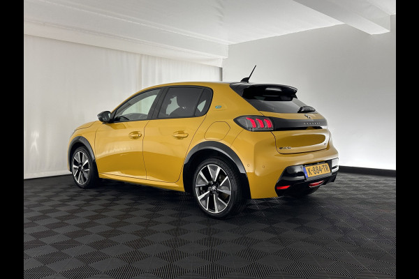 Peugeot e-208 EV GT Pack 50 kWh [ 3-Fase ] (INCL-BTW) *FULL-LED | DIGI-COCKPIT | BLIS | CAMERA | 1/2-LEATHER | HEATED-SEATS | NAVI-FULLMAP | LANE-ASSIST | KEYLESS | DAB | SPORT-SEATS | 17"ALU*