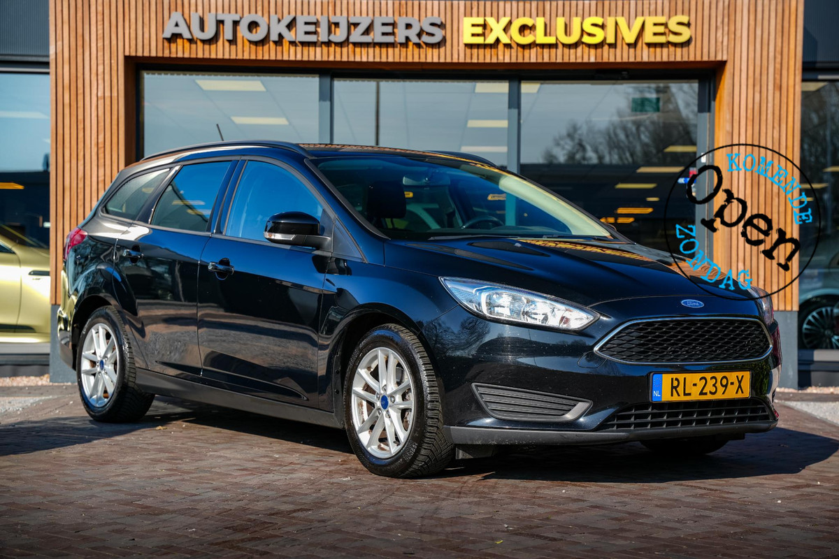 Ford FOCUS Wagon 1.0 Trend PDC Navi Cruise Trekhaak LMV Airco Ford FOCUS Wagon 1.0 Trend PDC Navi Cruise Trekhaak LMV Airco