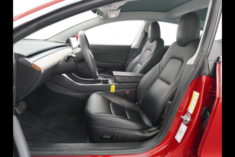 Tesla Model 3 Long Range AWD 75kWh 463PK FSD-Full Self Driving Meegeleverd Pakket Premium Audio 4wd AutoPilot Panoramadak Camera's Leer Adapti Stoel en achterbank verwarming Electr.Stoelen+Memory+Easy-Entry WiFi 1e Eigenaar Org. Nederlandse Auto Garantie op Accu/Motor tot 16-12-2027/192.000km