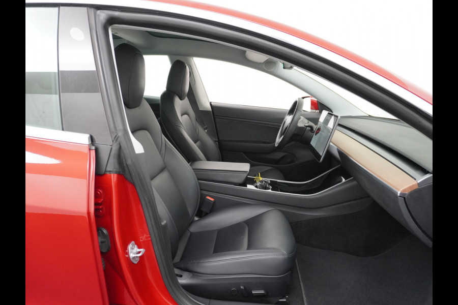 Tesla Model 3 Long Range AWD 75kWh 463PK FSD-Full Self Driving Meegeleverd Pakket Premium Audio 4wd AutoPilot Panoramadak Camera's Leer Adapti Stoel en achterbank verwarming Electr.Stoelen+Memory+Easy-Entry WiFi 1e Eigenaar Org. Nederlandse Auto Garantie op Accu/Motor tot 16-12-2027/192.000km