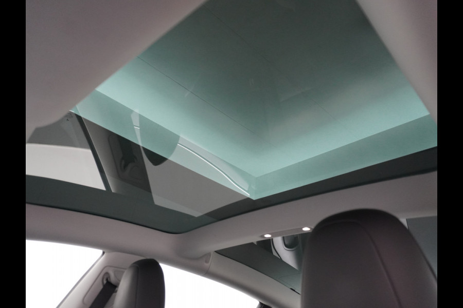 Tesla Model 3 RWD SR+ 60kWh 325PK FSD 3-Computer 18" AutoPilot Leder PanoDak Adaptive-Cruise Lmv Camera's Elektr.-Stuur+Stoelen+Spiegels+Geheu Navi LED Comfortstoelen ACC DAB Voorverwarmen interieur via App Keyless via Telefoonsleutel One-Pedal-Drive Origineel Nederlandse auto tot 11kw laden thuis! Garantie Accu tot 10-12-2027 max 160.000km 1.584kg licht!