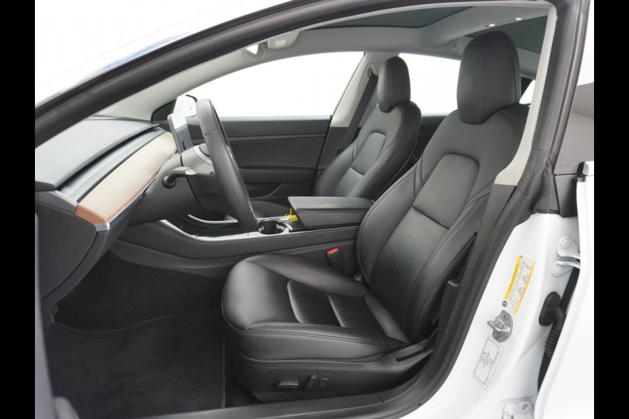 Tesla Model 3 RWD SR+ 60kWh 325PK FSD 3-Computer 18" AutoPilot Leder PanoDak Adaptive-Cruise Lmv Camera's Elektr.-Stuur+Stoelen+Spiegels+Geheu Navi LED Comfortstoelen ACC DAB Voorverwarmen interieur via App Keyless via Telefoonsleutel One-Pedal-Drive Origineel Nederlandse auto tot 11kw laden thuis! Garantie Accu tot 10-12-2027 max 160.000km 1.584kg licht!