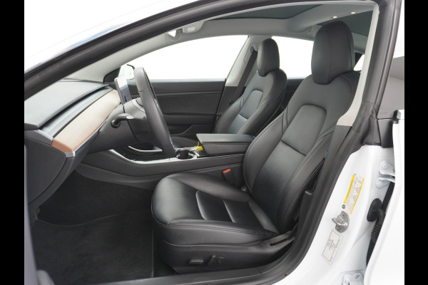 Tesla Model 3 RWD SR+ 60kWh 325PK FSD 3-Computer 18" AutoPilot Leder PanoDak Adaptive-Cruise Lmv Camera's Elektr.-Stuur+Stoelen+Spiegels+Geheu Navi LED Comfortstoelen ACC DAB Voorverwarmen interieur via App Keyless via Telefoonsleutel One-Pedal-Drive Origineel Nederlandse auto tot 11kw laden thuis! Garantie Accu tot 10-12-2027 max 160.000km 1.584kg licht!