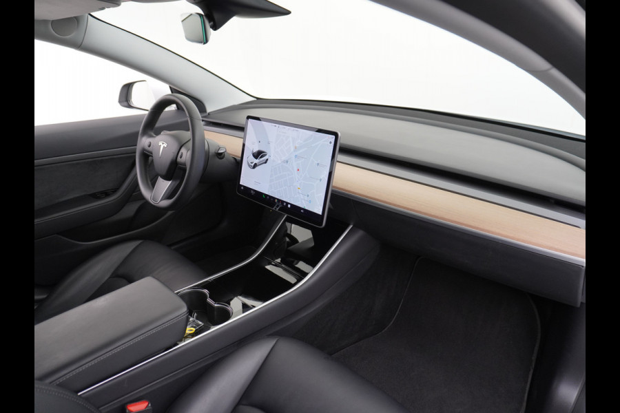 Tesla Model 3 RWD SR+ 60kWh 325PK FSD 3-Computer 18" AutoPilot Leder PanoDak Adaptive-Cruise Lmv Camera's Elektr.-Stuur+Stoelen+Spiegels+Geheu Navi LED Comfortstoelen ACC DAB Voorverwarmen interieur via App Keyless via Telefoonsleutel One-Pedal-Drive Origineel Nederlandse auto tot 11kw laden thuis! Garantie Accu tot 10-12-2027 max 160.000km 1.584kg licht!